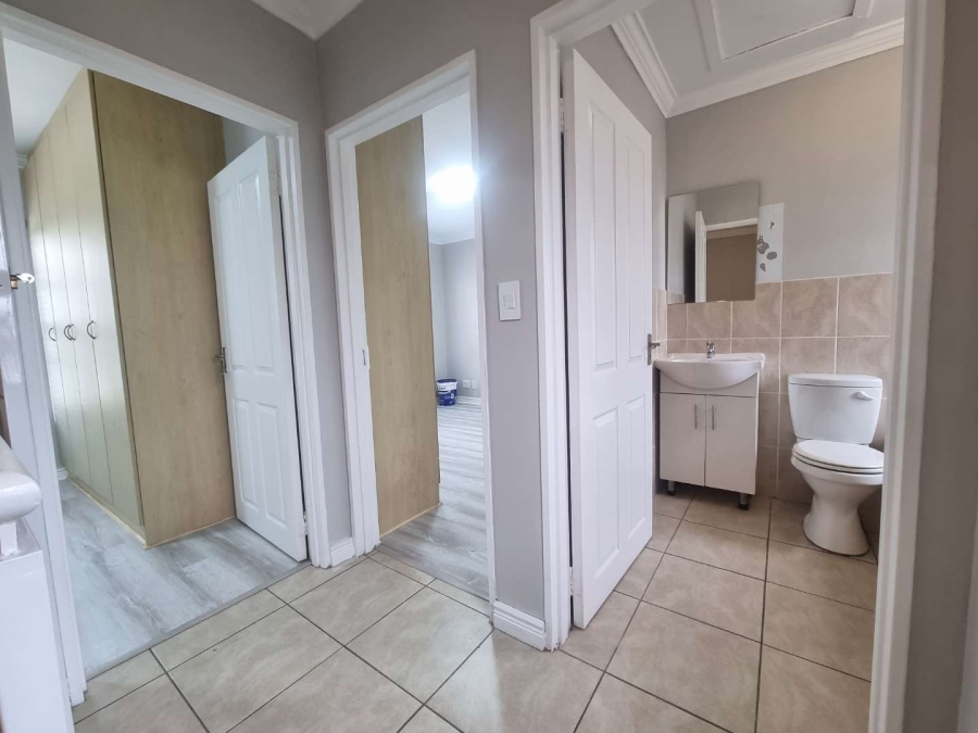 To Let 2 Bedroom Property for Rent in Royal Ascot Western Cape